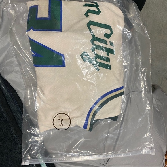 NWT Cream City Milwaukee Bucks Jersey w/ Harley-Davidson & Nike Logos - Picture 11 of 11